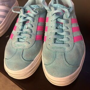 Adidas bolde  Platform sneakers size 5.5 fits woman’s 6.5